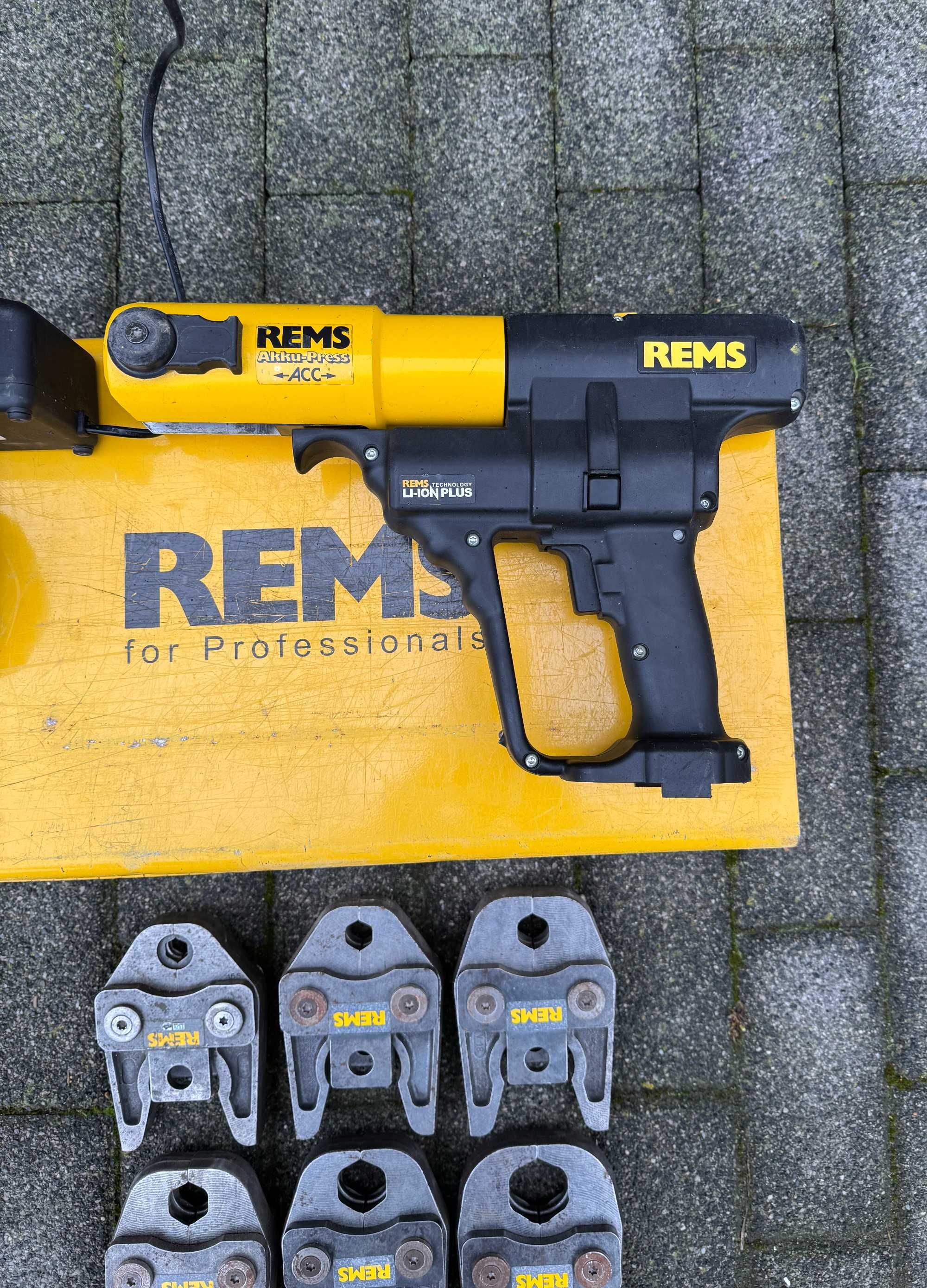 Zaciskarka akumulatorowa do rur Rems Akku Press ACC miedź V15 V18 V22