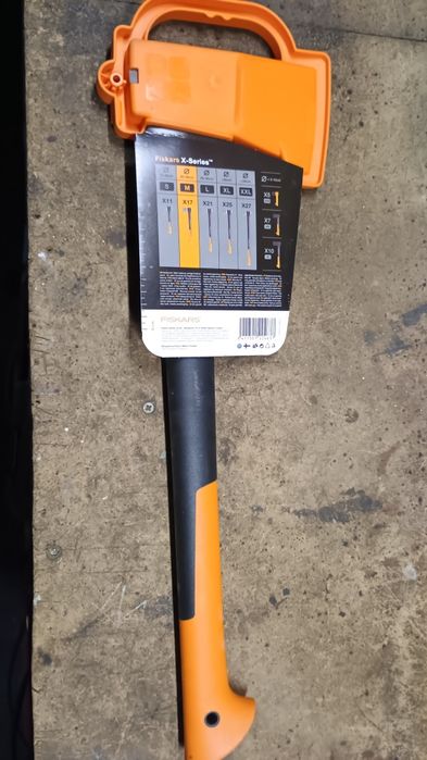 Siekiera Fiskars x17