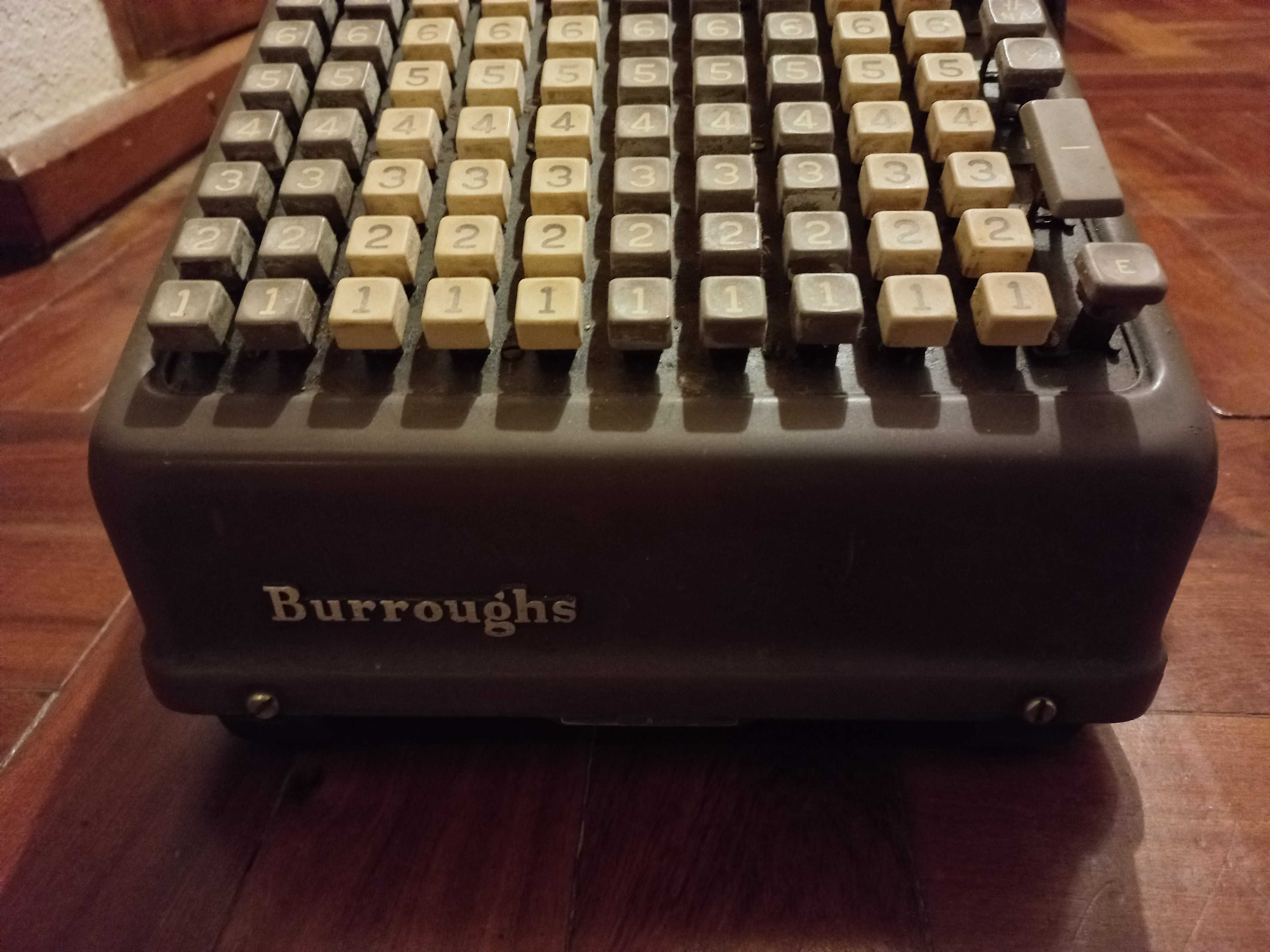 Máquina calculadora antiga  Burroughs