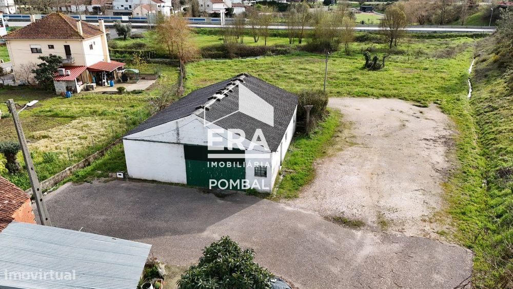 Armazém no centro de Ansião