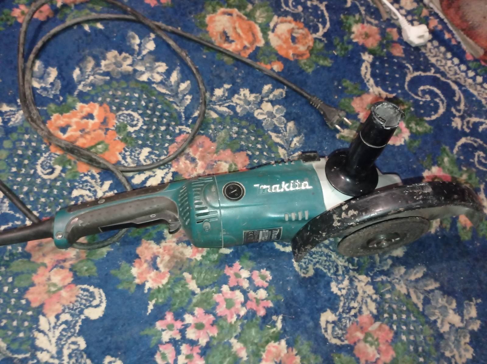 Болгарка Makita GA 9020