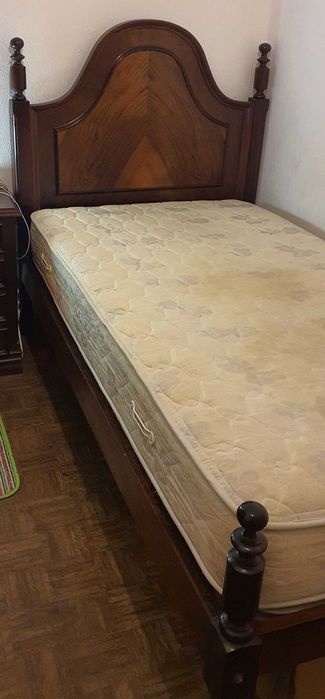 Cama corpo e meio com cómoda / escrevaninha