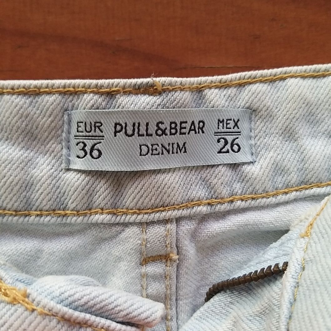 Calções de ganga de cintura subida azul claro c/rasgões da Pull&Bear