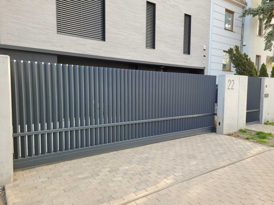 .. Ogrodzenie nowoczesne, palisada pionowa Aluminium