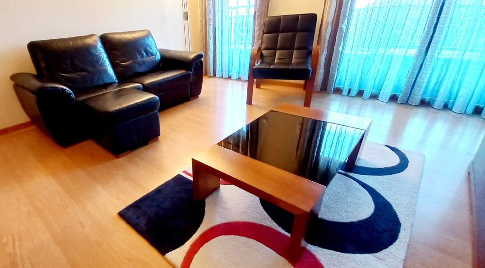 Conjunto sala cerejeira e pele preta