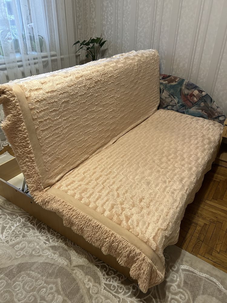 Двоспальне ліжко із підйомним механізмом