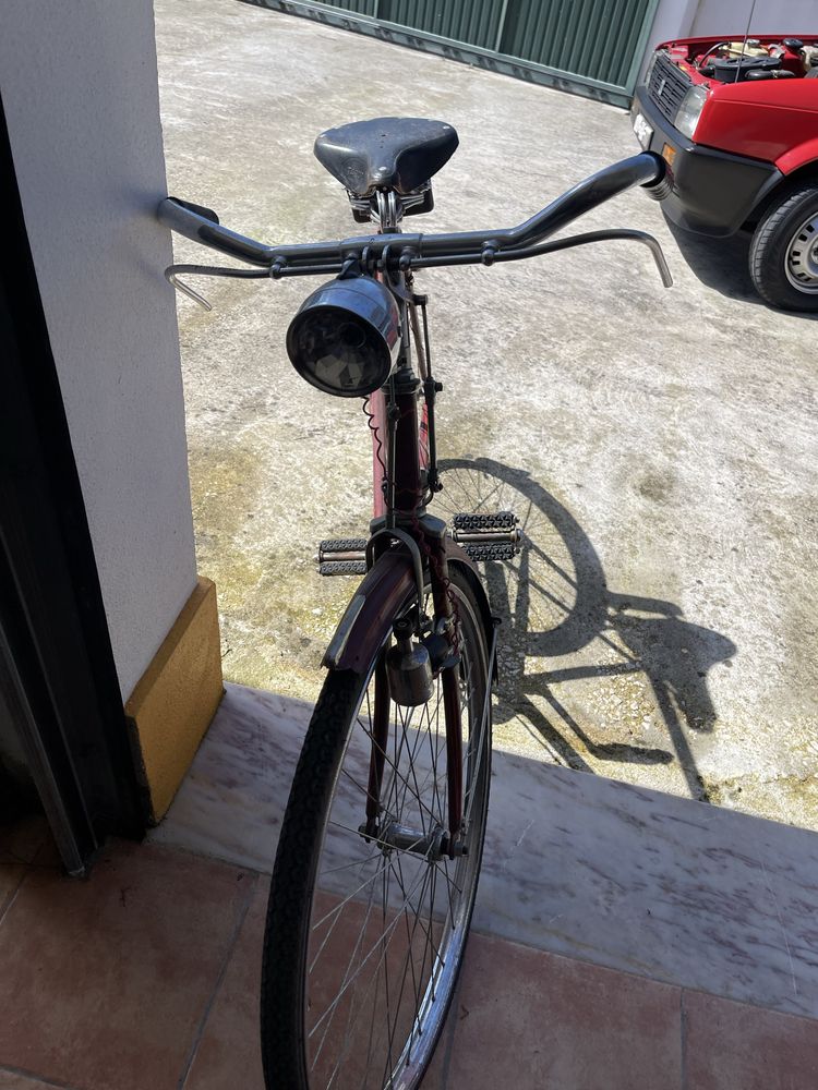 Bicicleta ye ye muito antiga