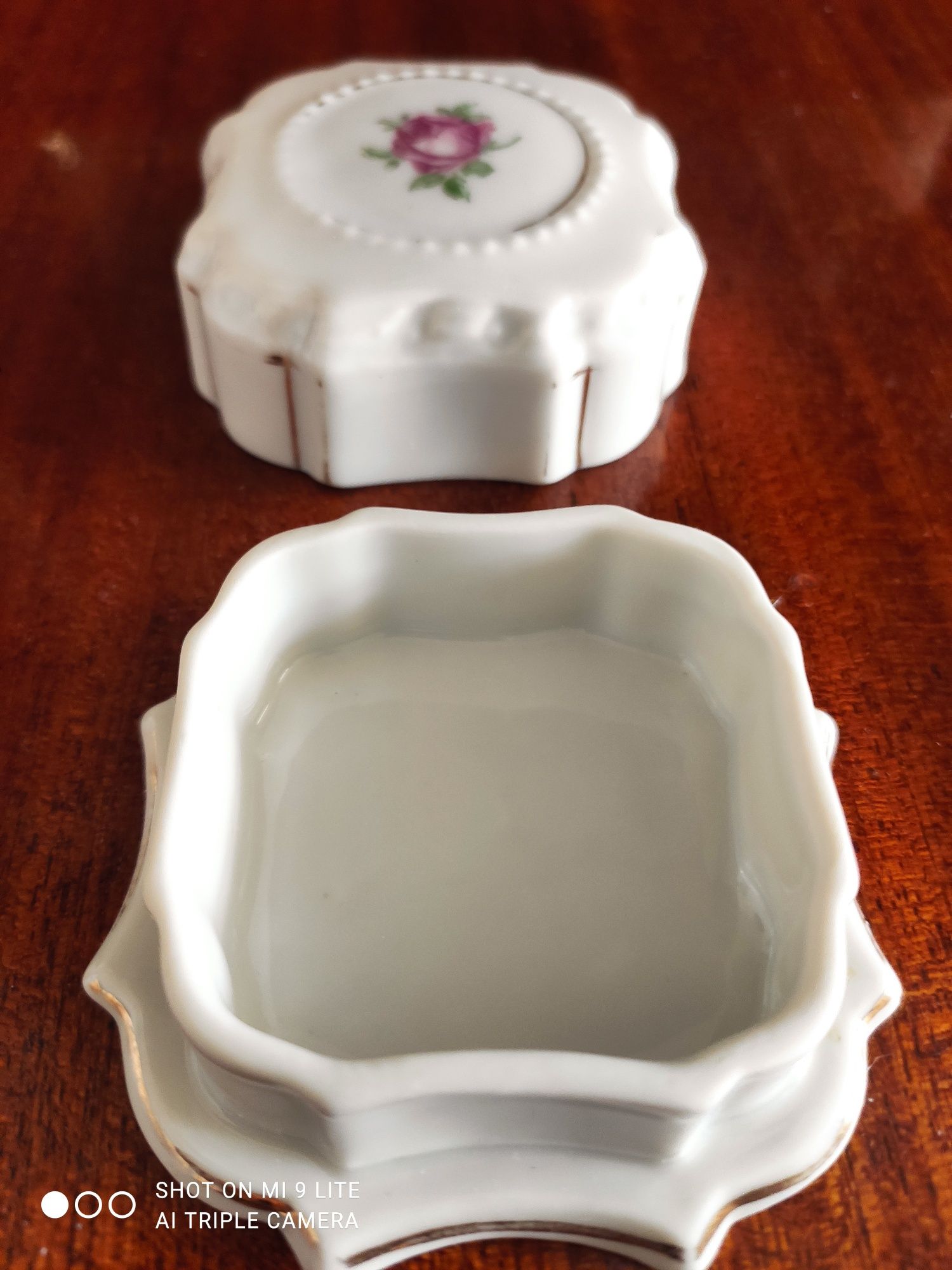 Шкатулка фарфор. 60 годы. Цена 650 гр.