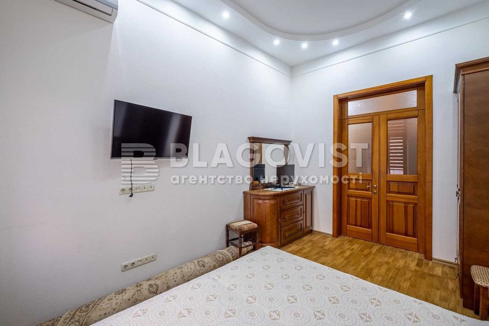 Хрещатик 15 Городецького Заньковецької  Пасаж 3К/72м2