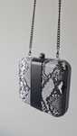 Torebka elegancka wieczorowa na łancuszku kuferek crossbody