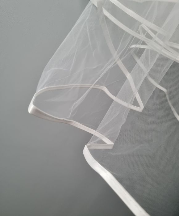 welon ślubny z lamówką na oczepiny na wieczór panieński