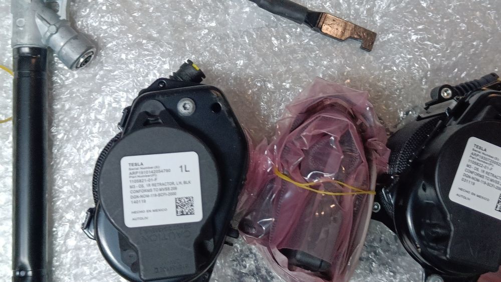 Ремні безпеки передні Tesla Мodel правий/лівий