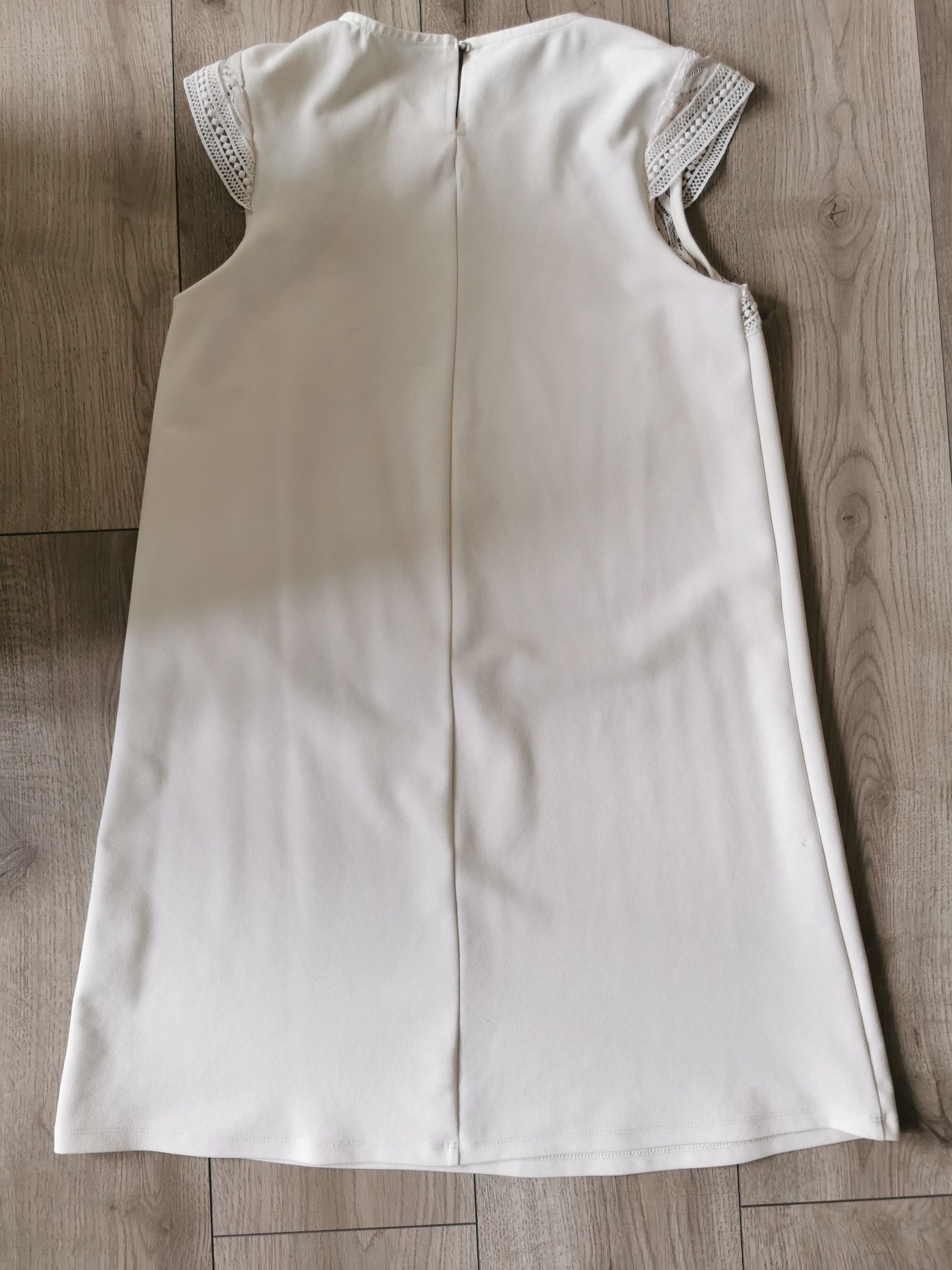 Elegancka biała sukienka z koronką 36