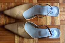 Sapatos tipo "mules", quase de graça.
