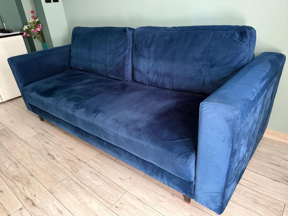 Sofa z funkcją spania granatowy welur