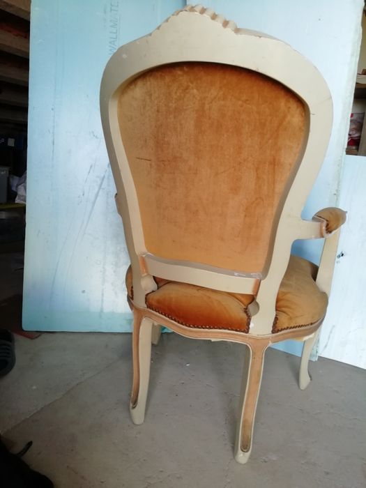 Poltrona muito antiga.