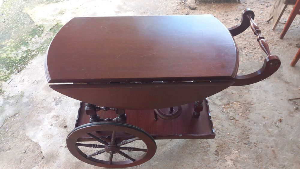 Móvel bar modelo antigo