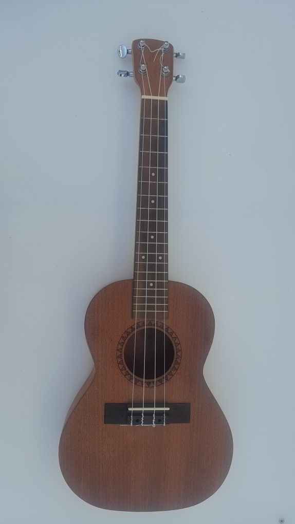 Ukulele soprano rigorosamente novo