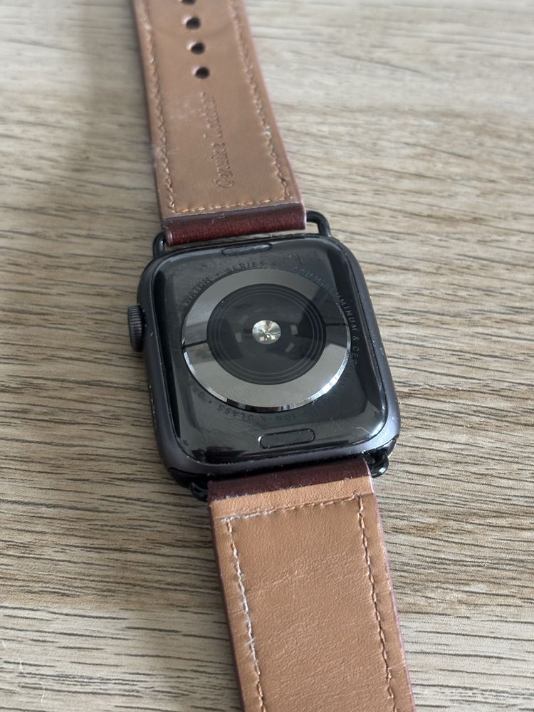 Apple Watch Series 5 44mm em bom estado