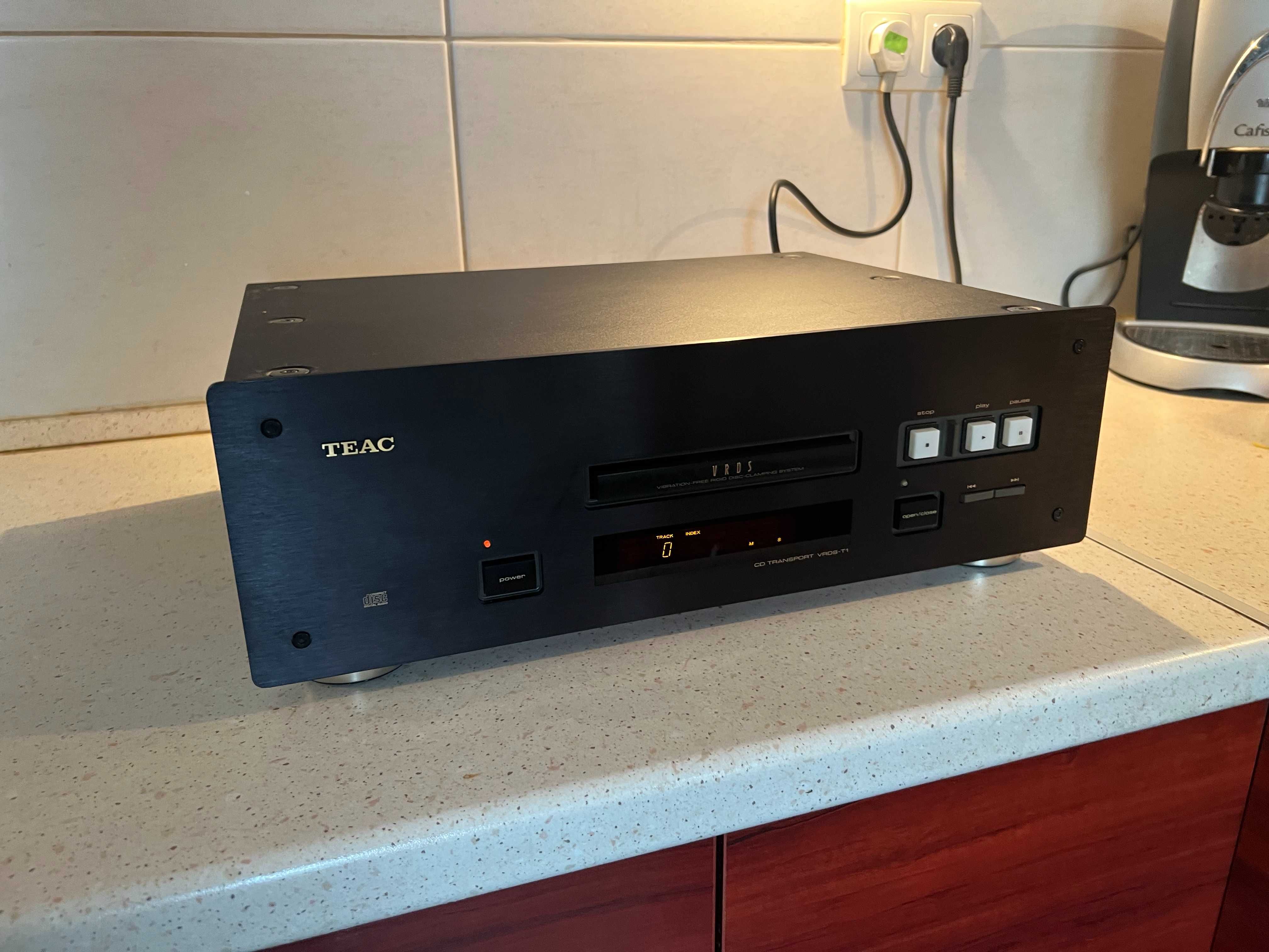 Odtwarzacz CD TEAC VRDS T-1