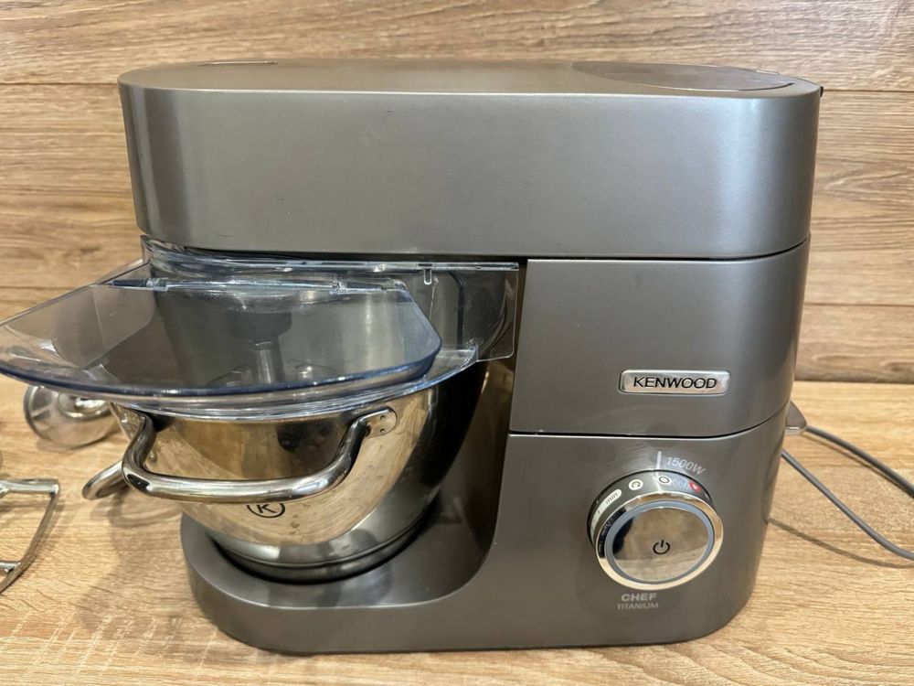 Кухонная машина Kenwood серии Chef на 4,6 л чаша . Очень крутая машина