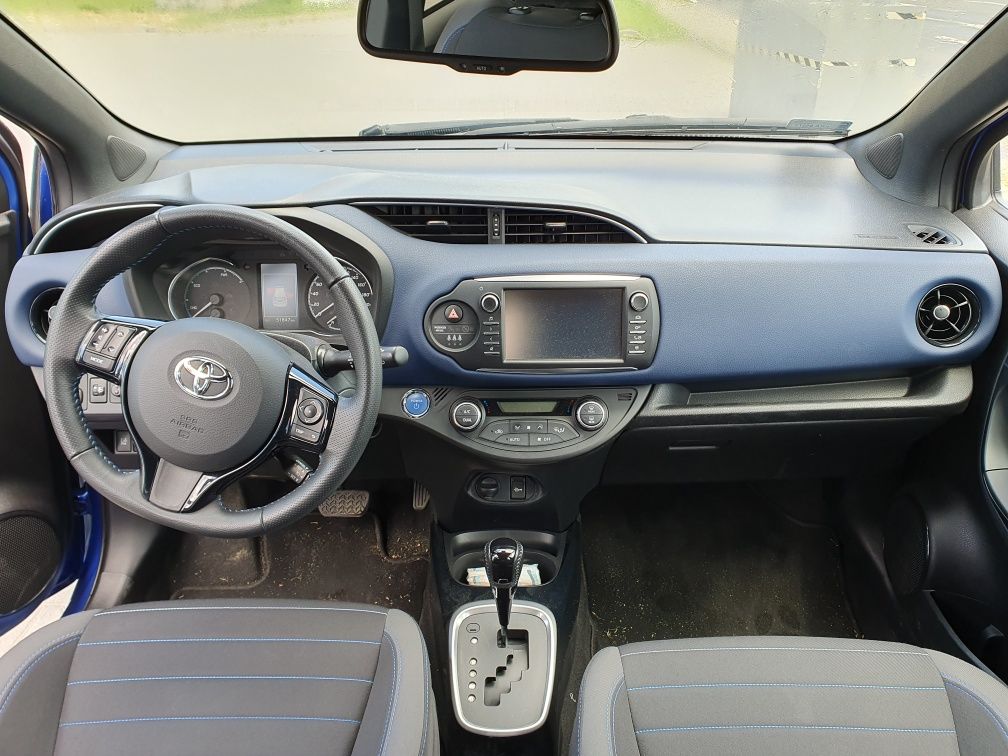 Toyota Yaris 1,5 Hybrid automat - WYNAJEM SAMOCHODU
