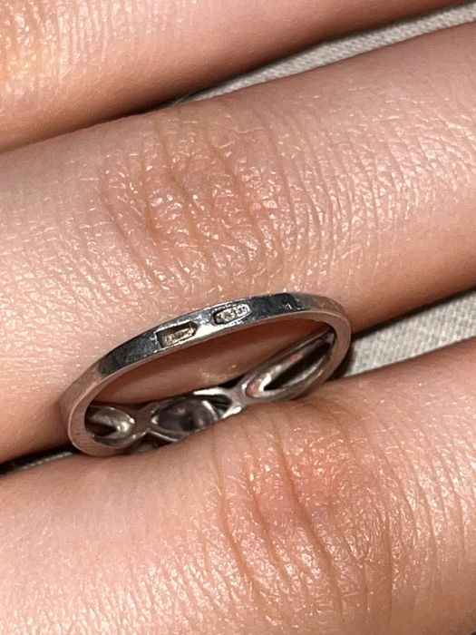 Срібна каблучка з рожевим фіанітом 16 розмір