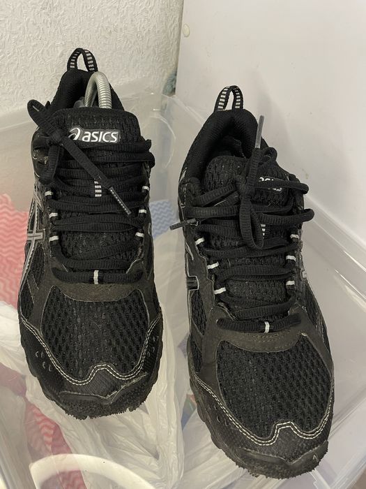 ASICS кросовки новые