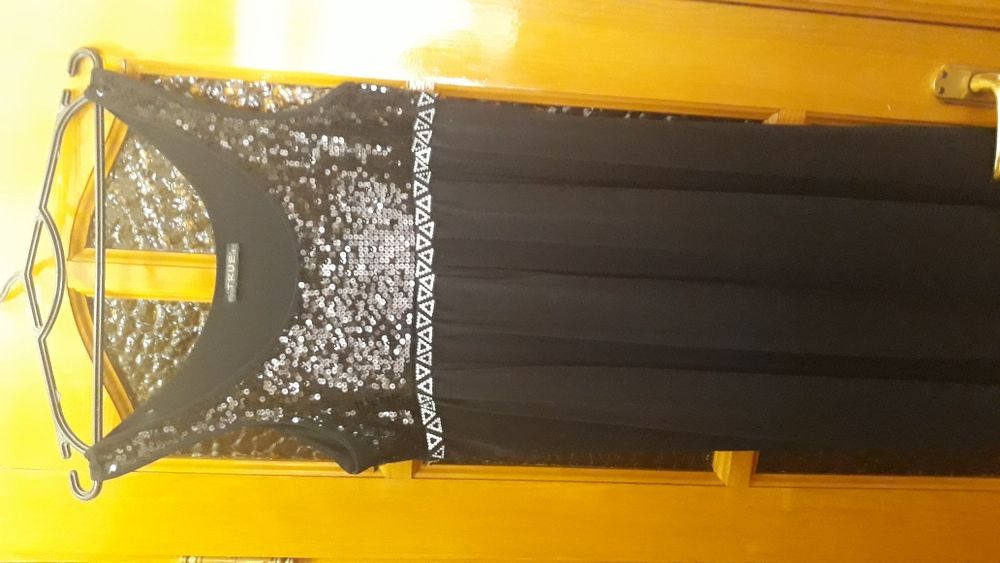 Маленьке чорне плаття