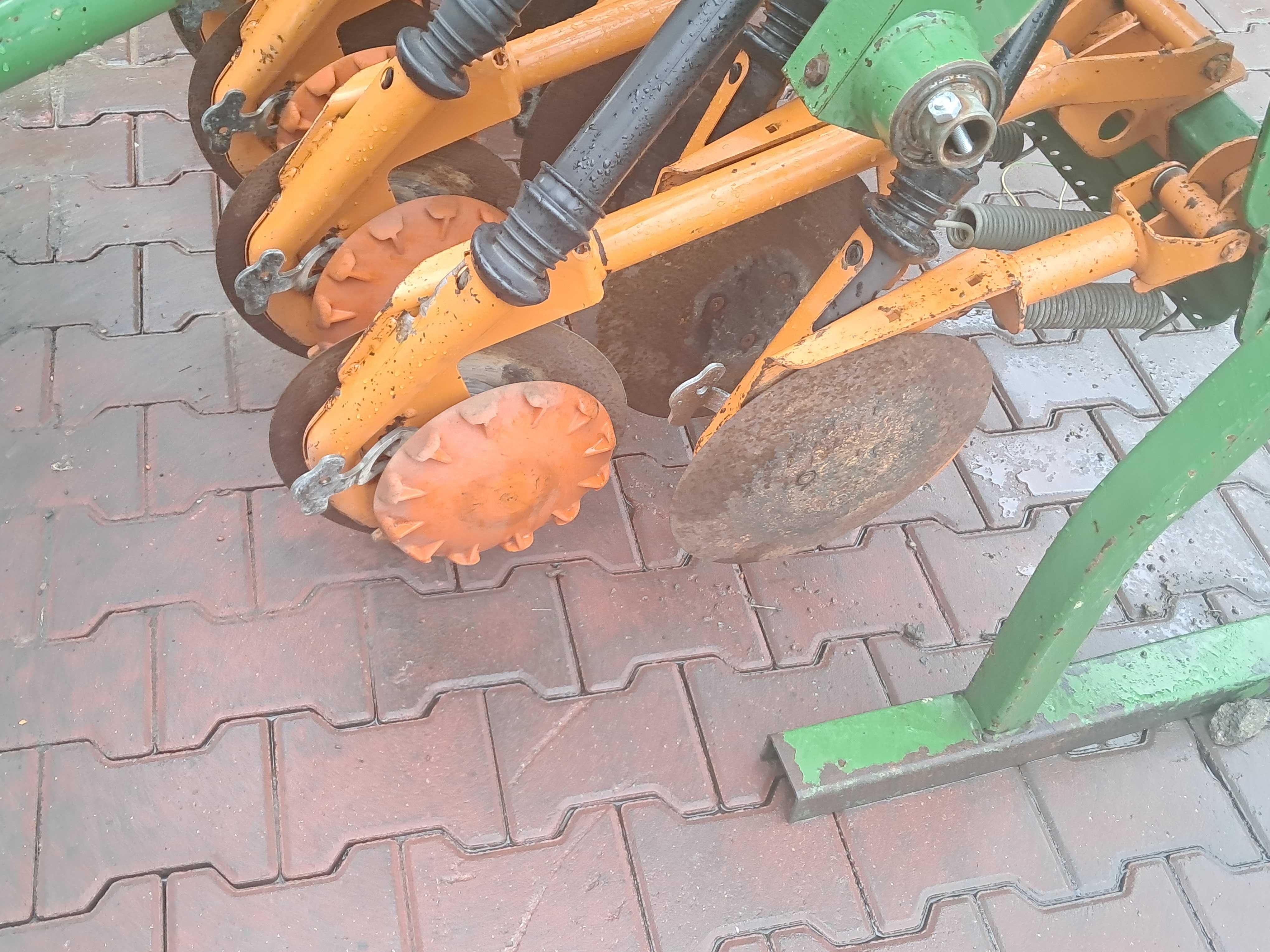 Siewnik nabudowany amazone AD303 talerzowy
