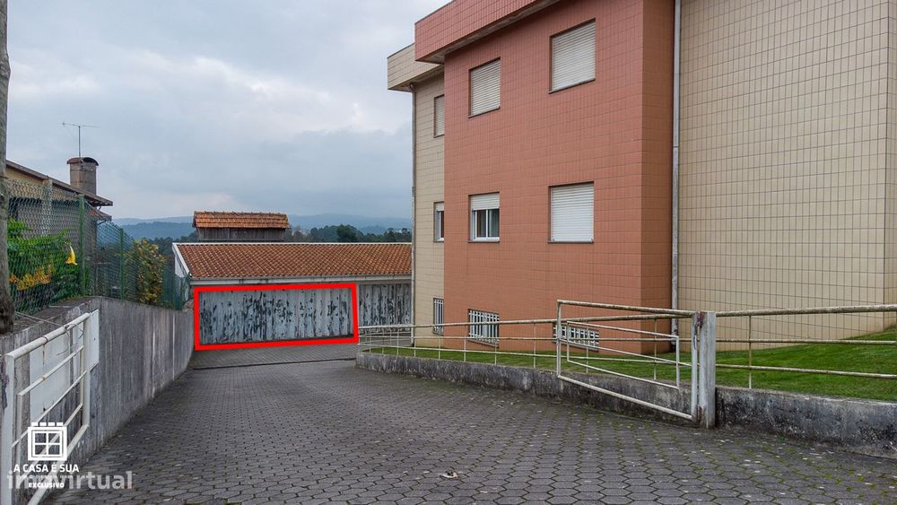 Garagem fechada para 2 viaturas em Gião, S.M. Feira - Exclusivo