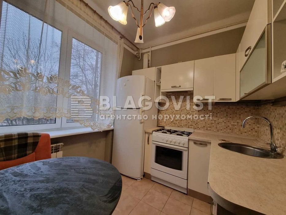 Продаж 2кім.Очаківська 8, Сталінка, район Севастопольської площі