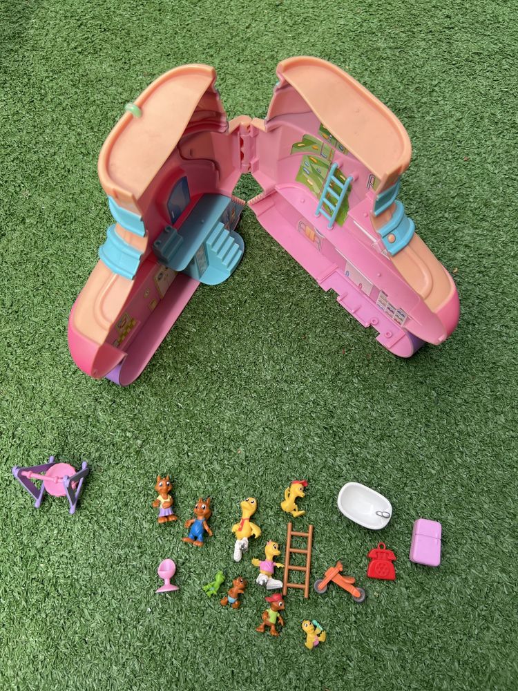 Domek łyżwa z zabawkami