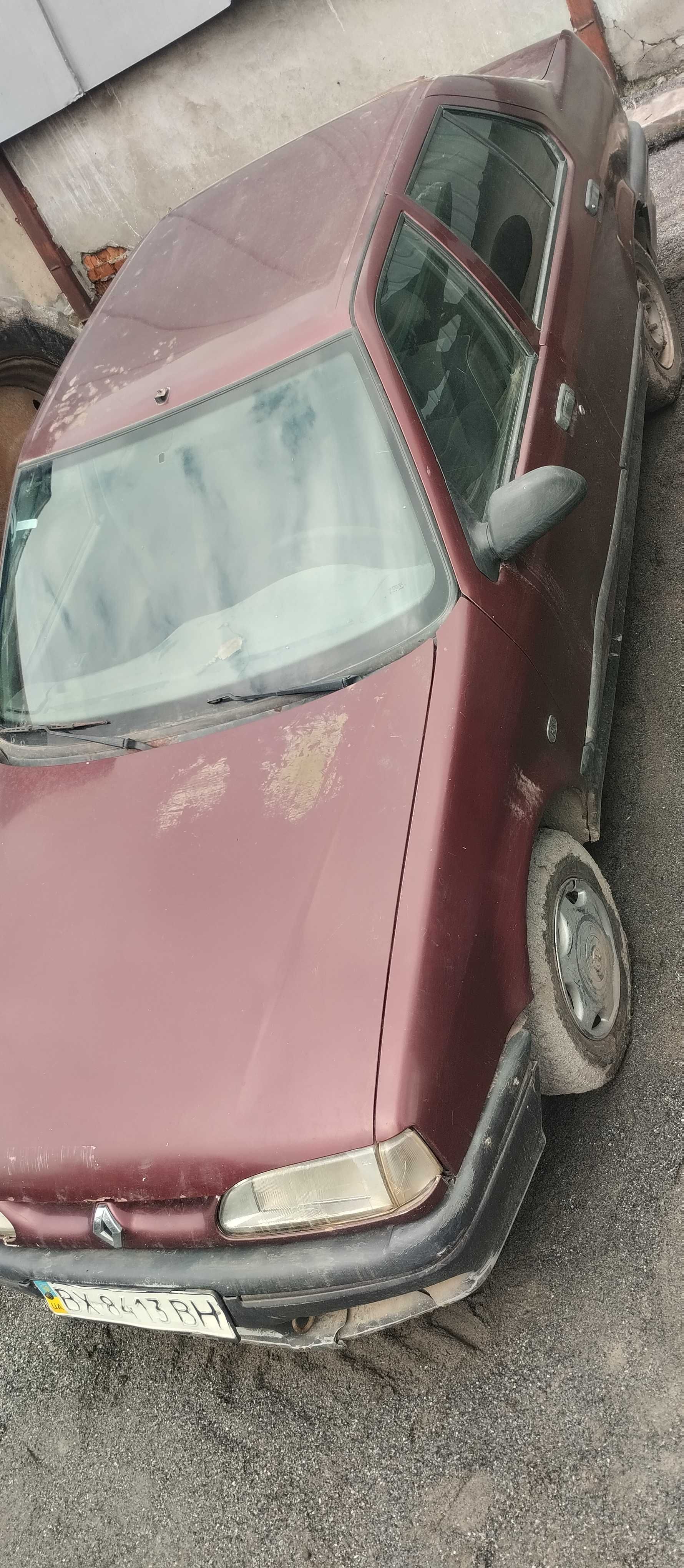 Автомобіль RENAULT 19