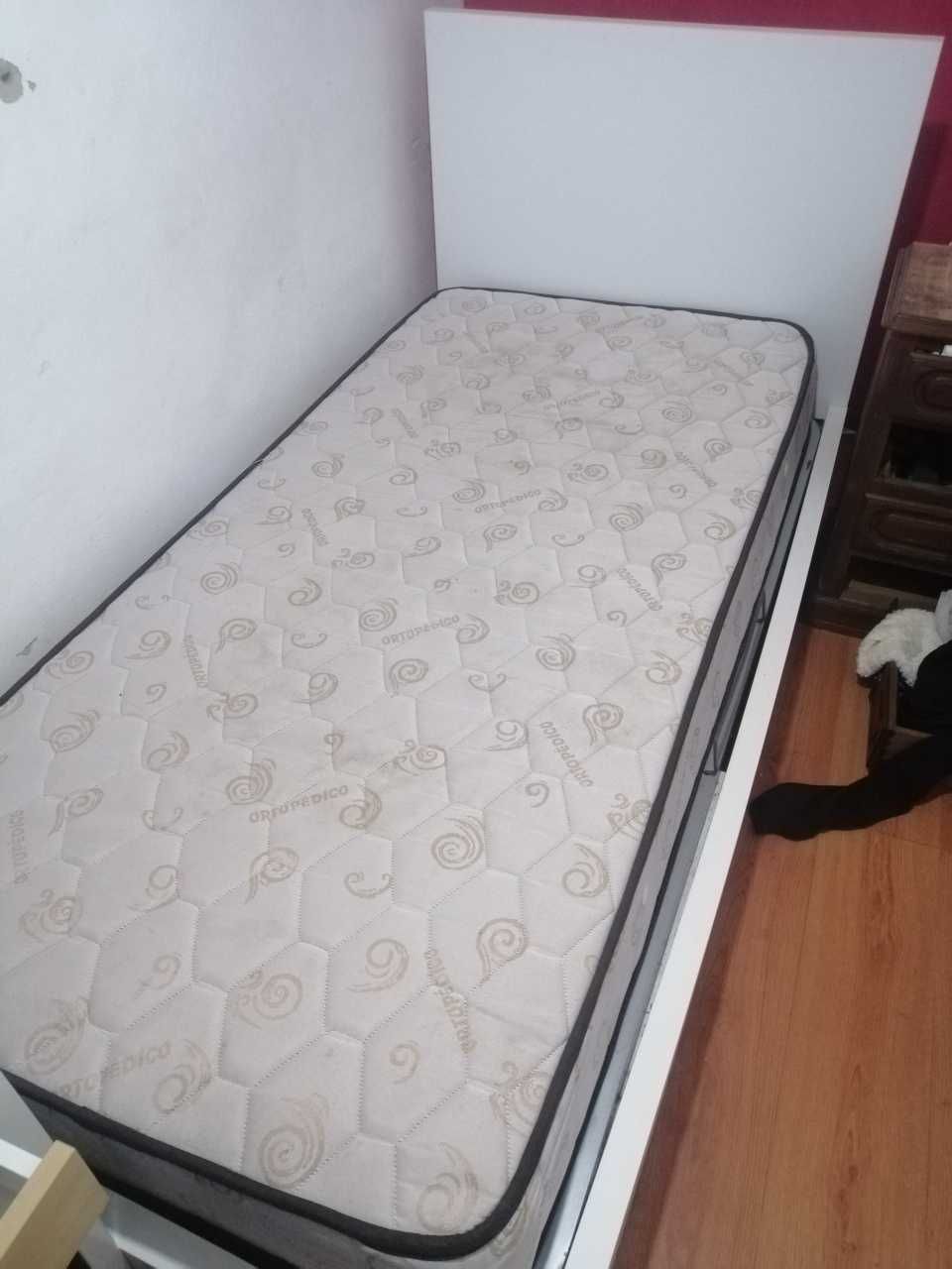 Cama de solteiro , como nova