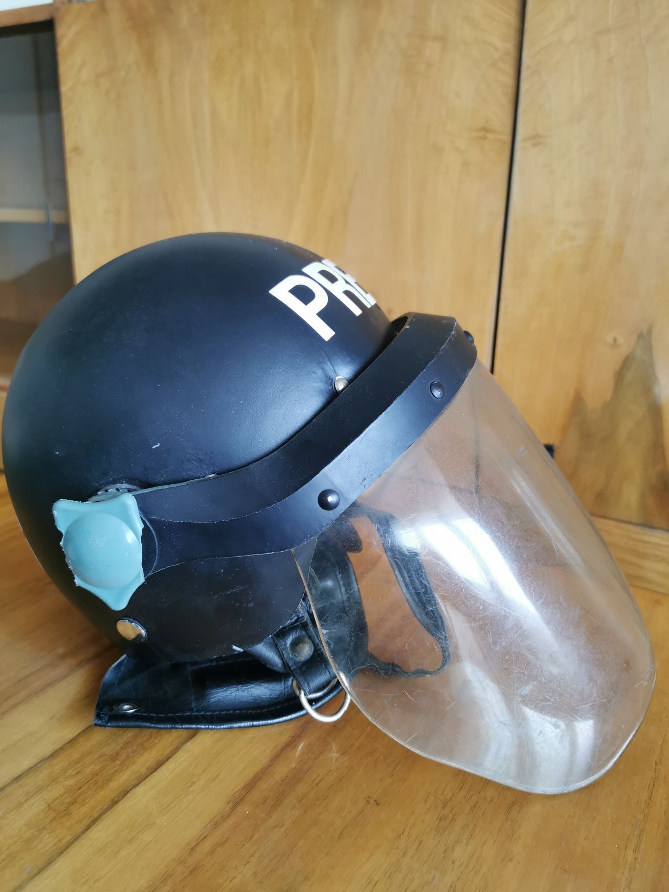 Kask z przyłbicą