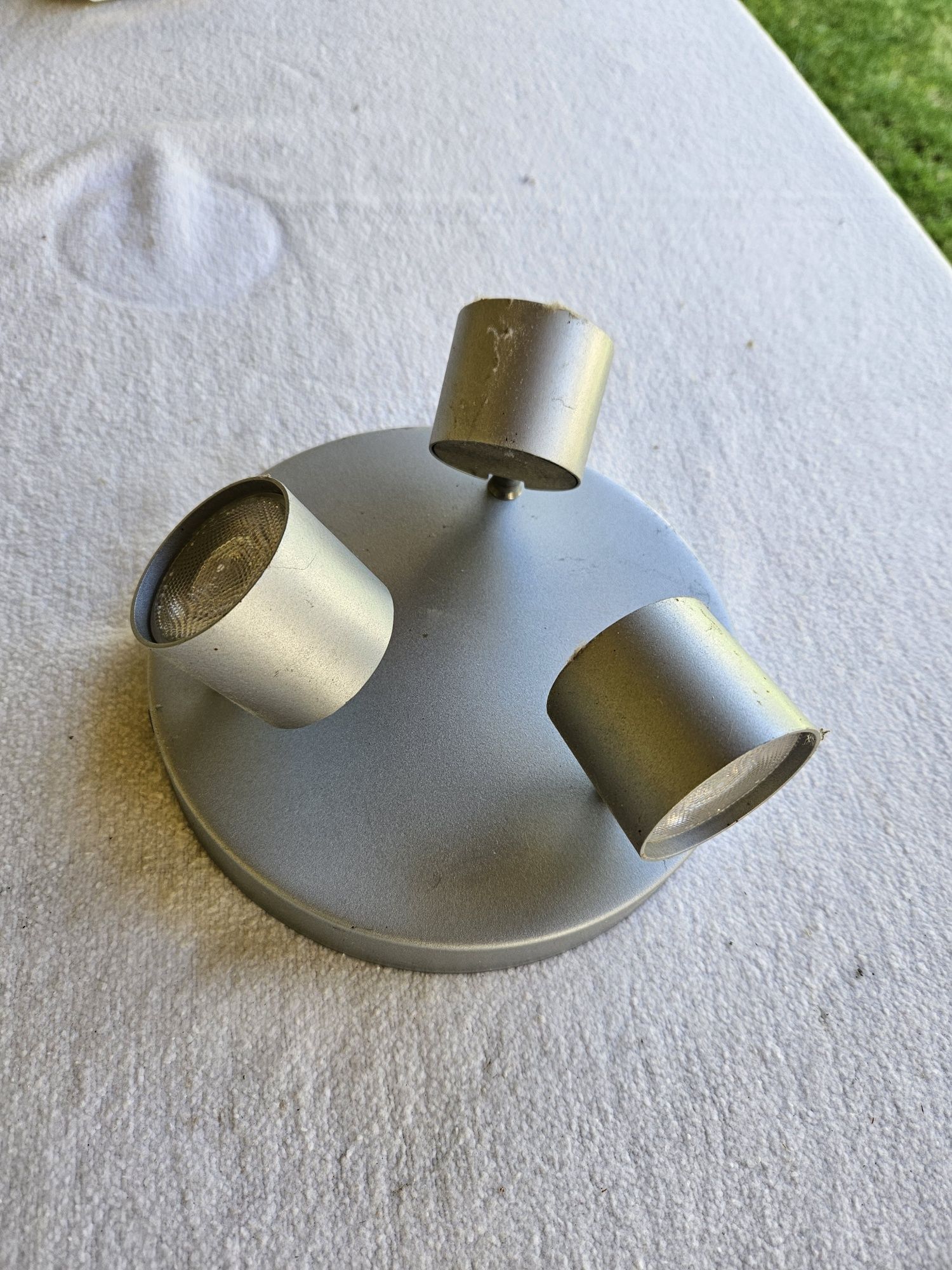 Candeeiro de tecto orientável metal 3 focos led
