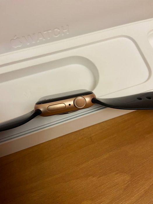 Смарт-годинн к Apple Watch 6 , 40mm, gold aluminium case