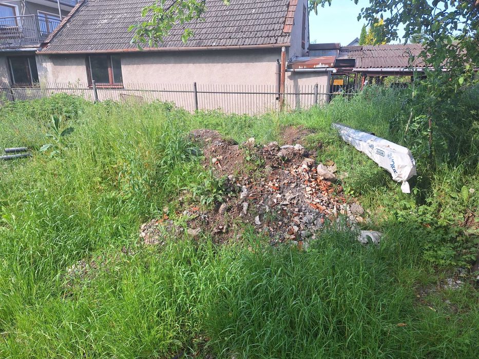 Oddam ziemię i gruz