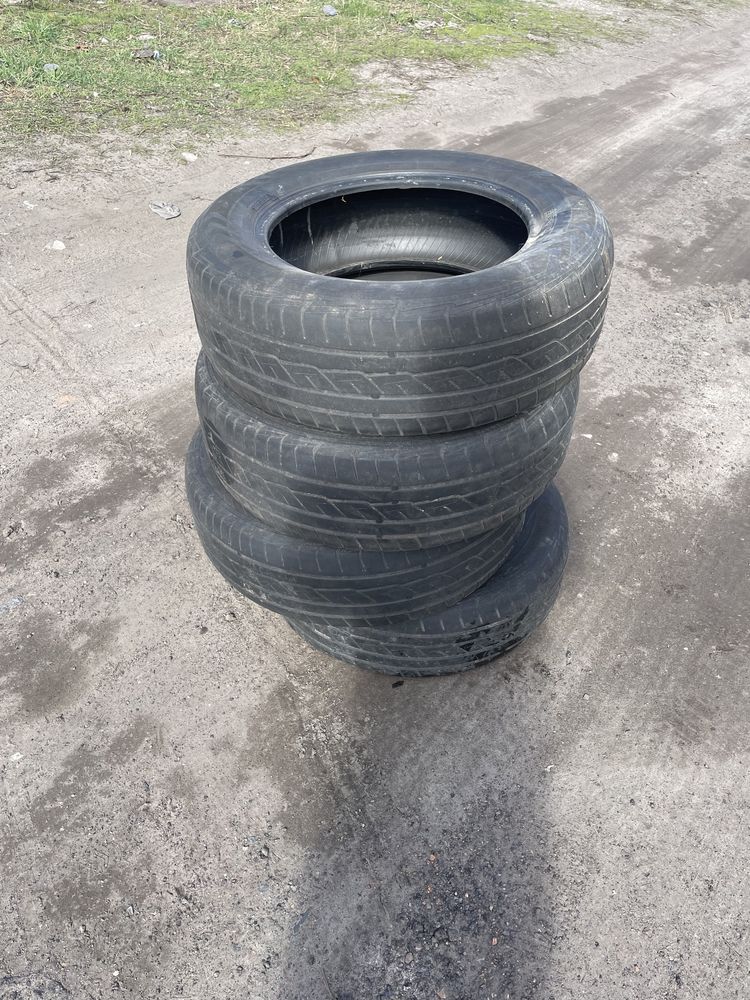 Комплект літніх шин 225/65 r17 TOYO