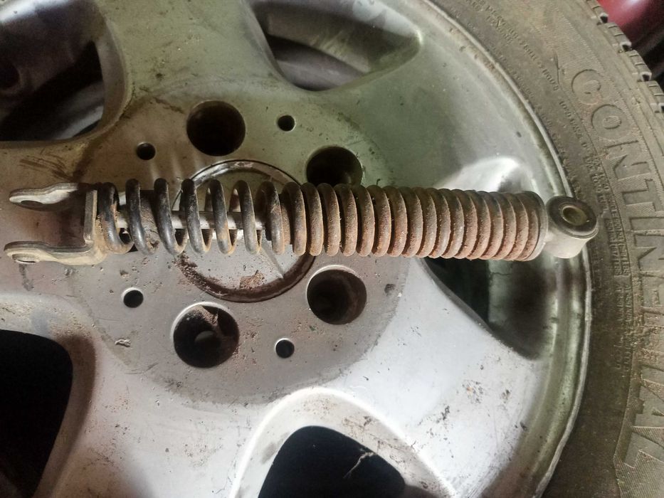 продам амортизатор задній  скутера хонда.