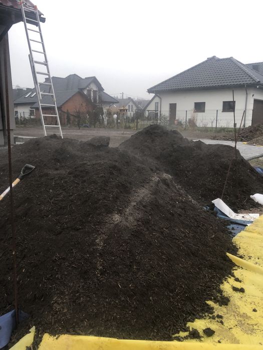 Ziemia ogrodowa czarnoziem kompost humus przesiewana warzywa rośliny