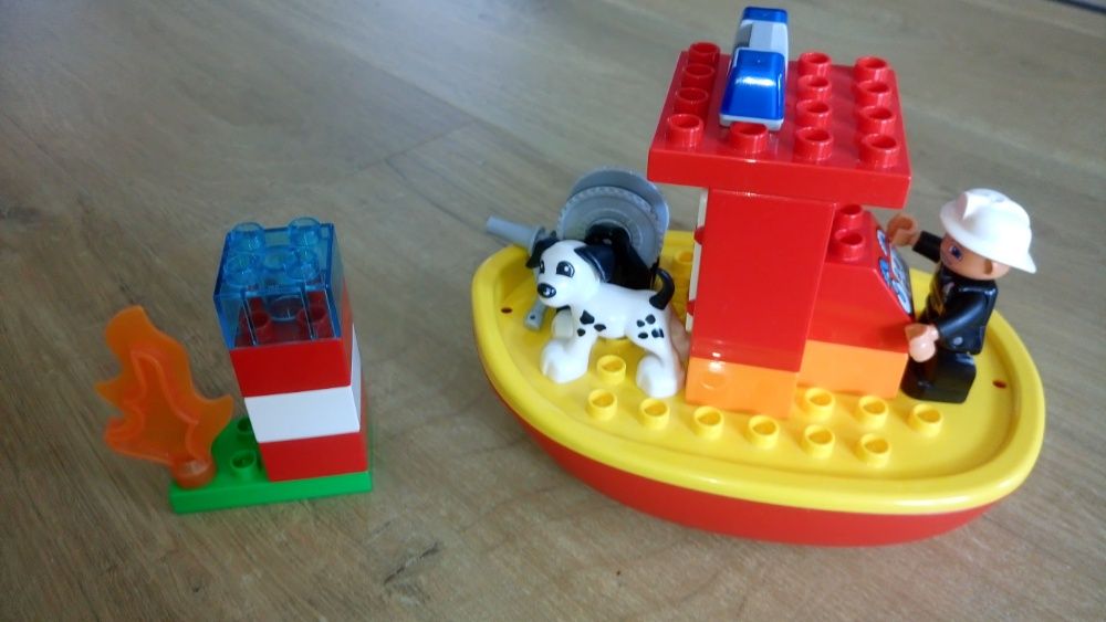 Klocki LEGO DUPLO łódź strażacka 10591