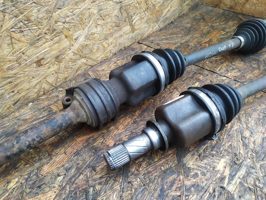 Полуось приводний вал Mazda 3 1.6 Мазда 3 1.6 3