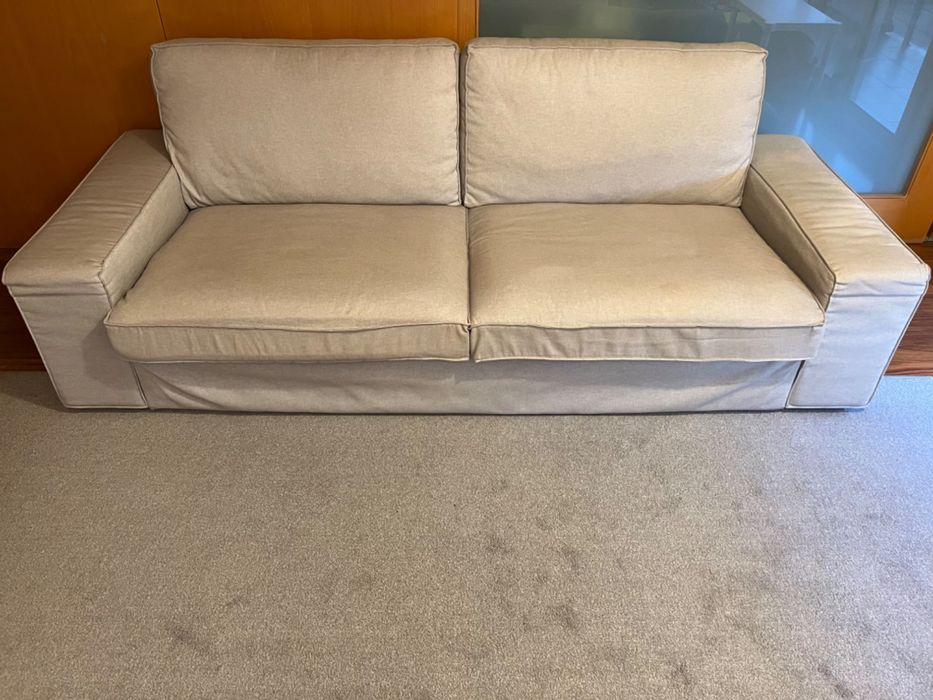 Sofá cinza claro em excelente estado