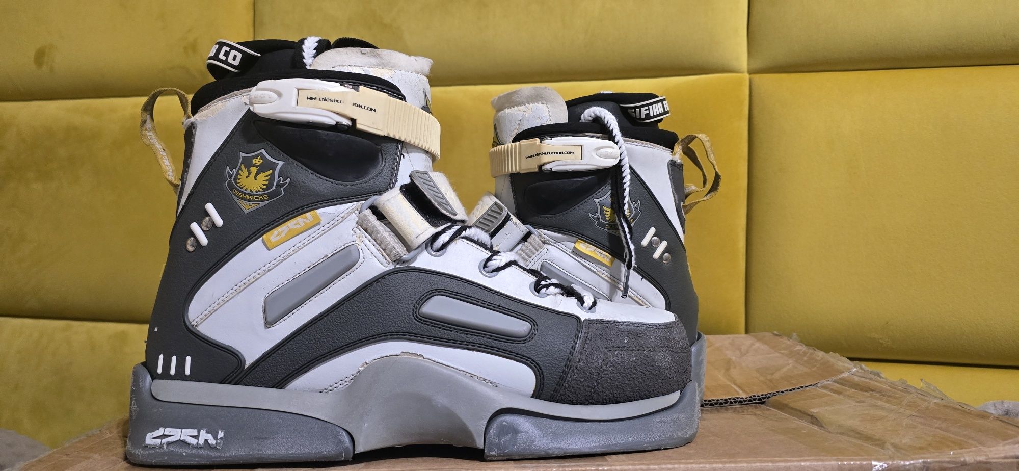 Rolki agresywne Deshi kicks r. 44 only boot