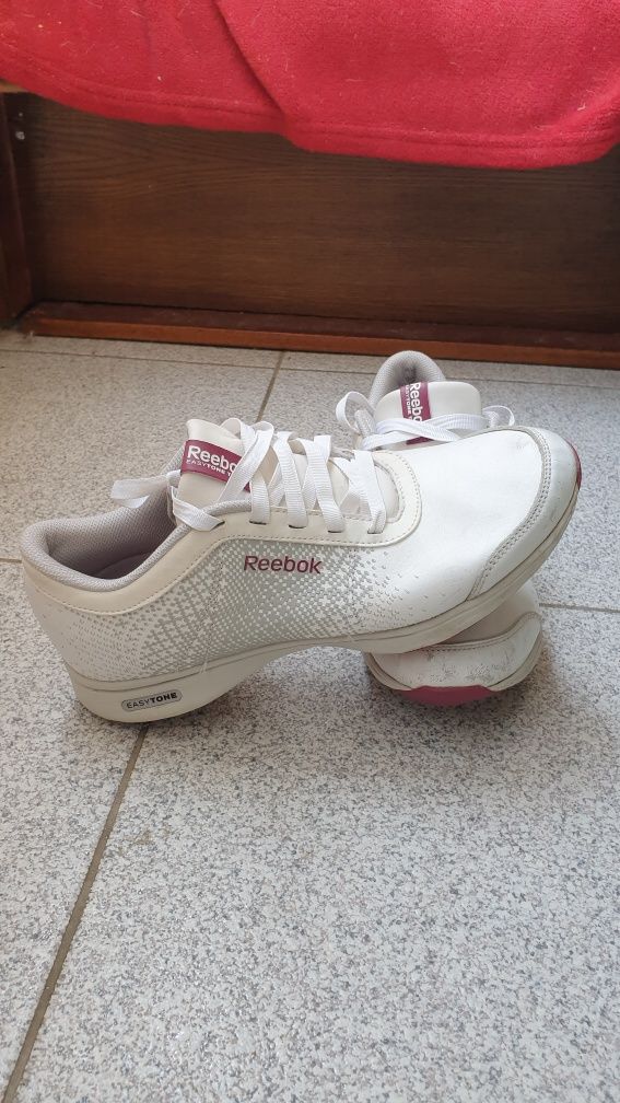 Кросовки жіночі Reebok 37.5