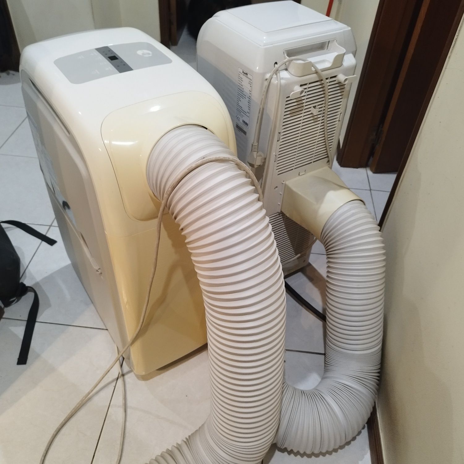 2 aparelhos de ar condicionado portáteis