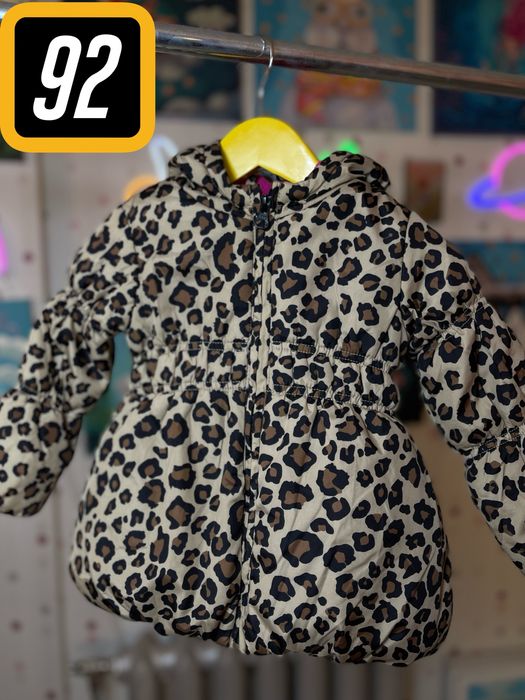 Дитяча куртка з леопардовим принтом від бренду The Children’s Place.