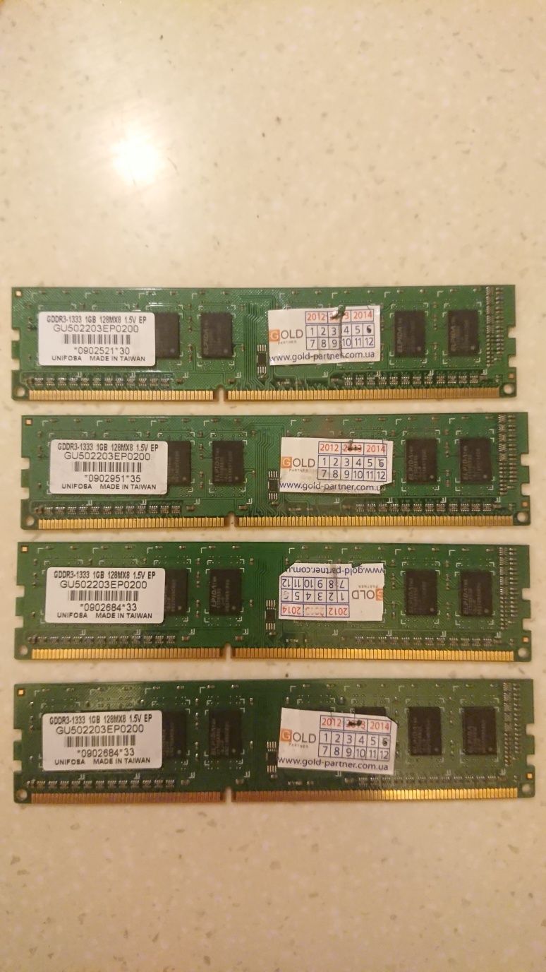 цена за 4 модуля памяти  ddr3 по  1gb (1333 mhz)